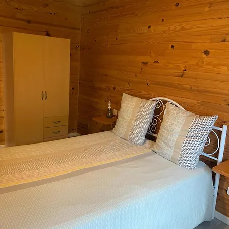 Le Chant Des Oiseaux Bed & Breakfast *